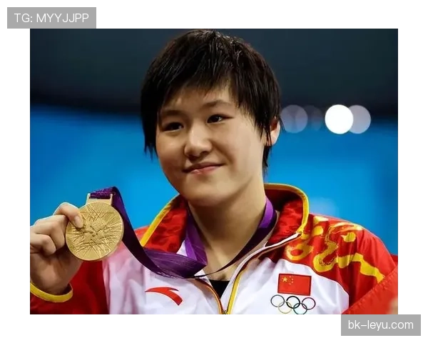 叶诗文世锦赛再夺金 中国泳坛传奇续写新篇