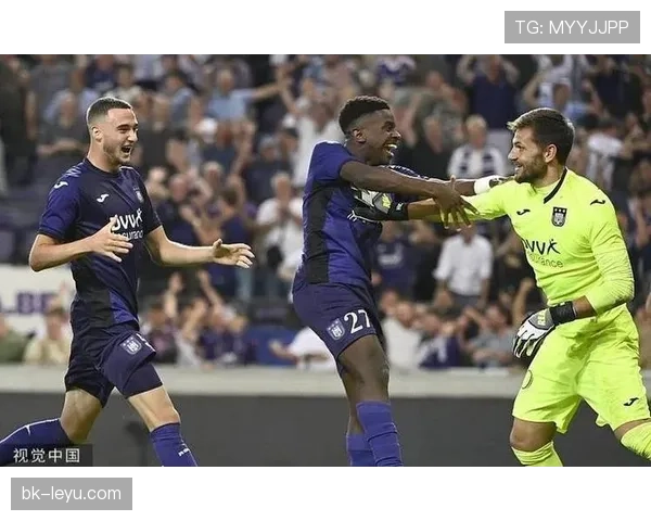 诺丁汉主帅战术灵活调整,率队逆转取胜状态回升引关注 诺丁汉主帅战术灵活调整,率队逆转取胜状态回升引关注