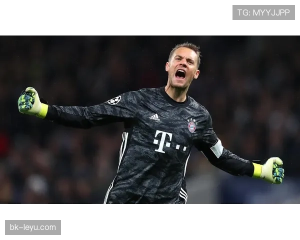 诺伊尔与布冯巅峰对决：两代门神铸就传奇岁月