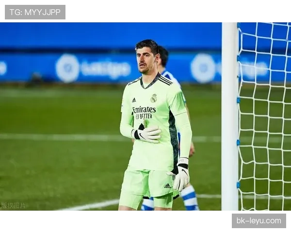 诺伊尔后场组织能力再显神威，助力球队战术体系持续升级