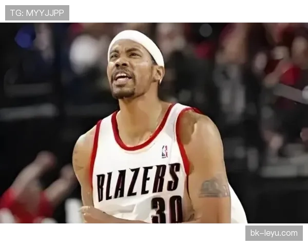 华莱士内线强攻效率提升带动球队篮板争夺明显优势