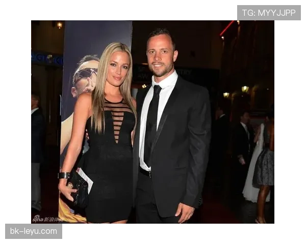 把奥斯卡·皮斯托瑞斯的红毯照和法庭抓拍放一起，顿时像撞衫撞人生